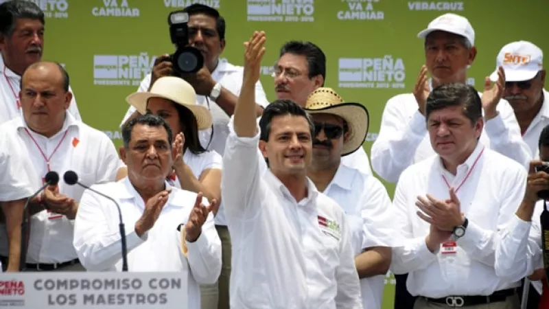 Peña Nieto-maestros