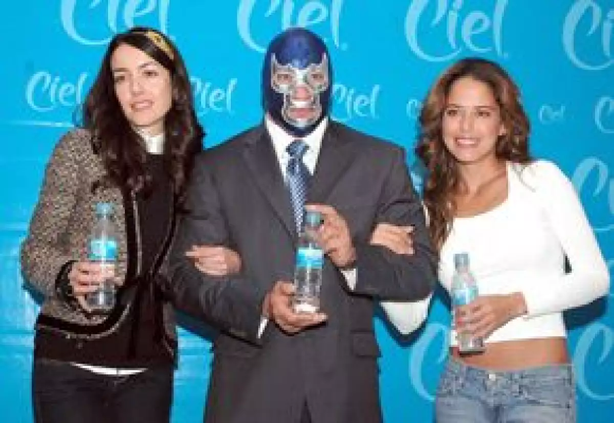 También con el apoyo de Blue Demon Jr. y el futbolista Memo Ochoa inició este jueves una campaña a fin de invitar a la gente a cuidar su salud y el entorno natural.