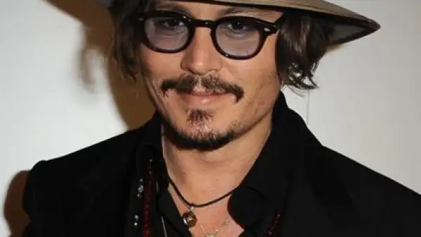Johnny Depp encabeza esta lista con 75 millones dólares gracias a su trabajo como el “Sombrerero Loco” en la cinta de Tim Burton “Alicia en el País de las Maravillas”.