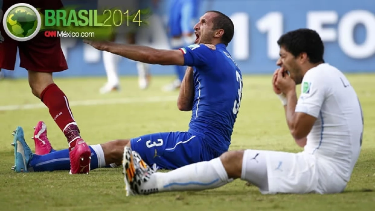 Luis Suárez mordida Chiellini