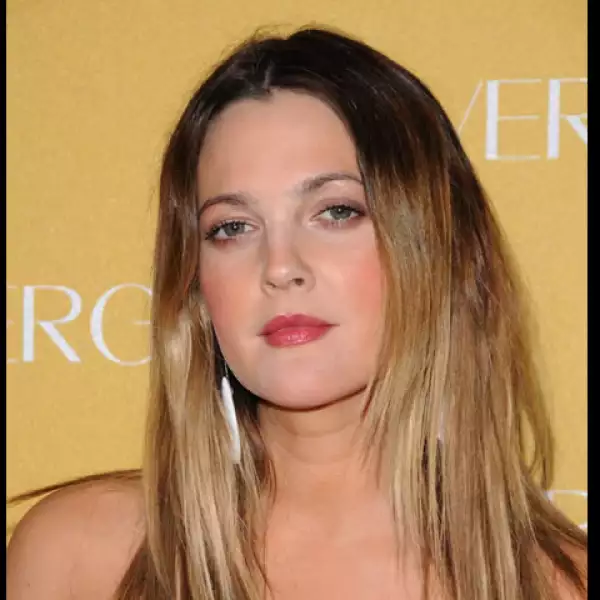 Drew Barrymore es del 22 de febrero del 75, también ella es `conejo de madera´.