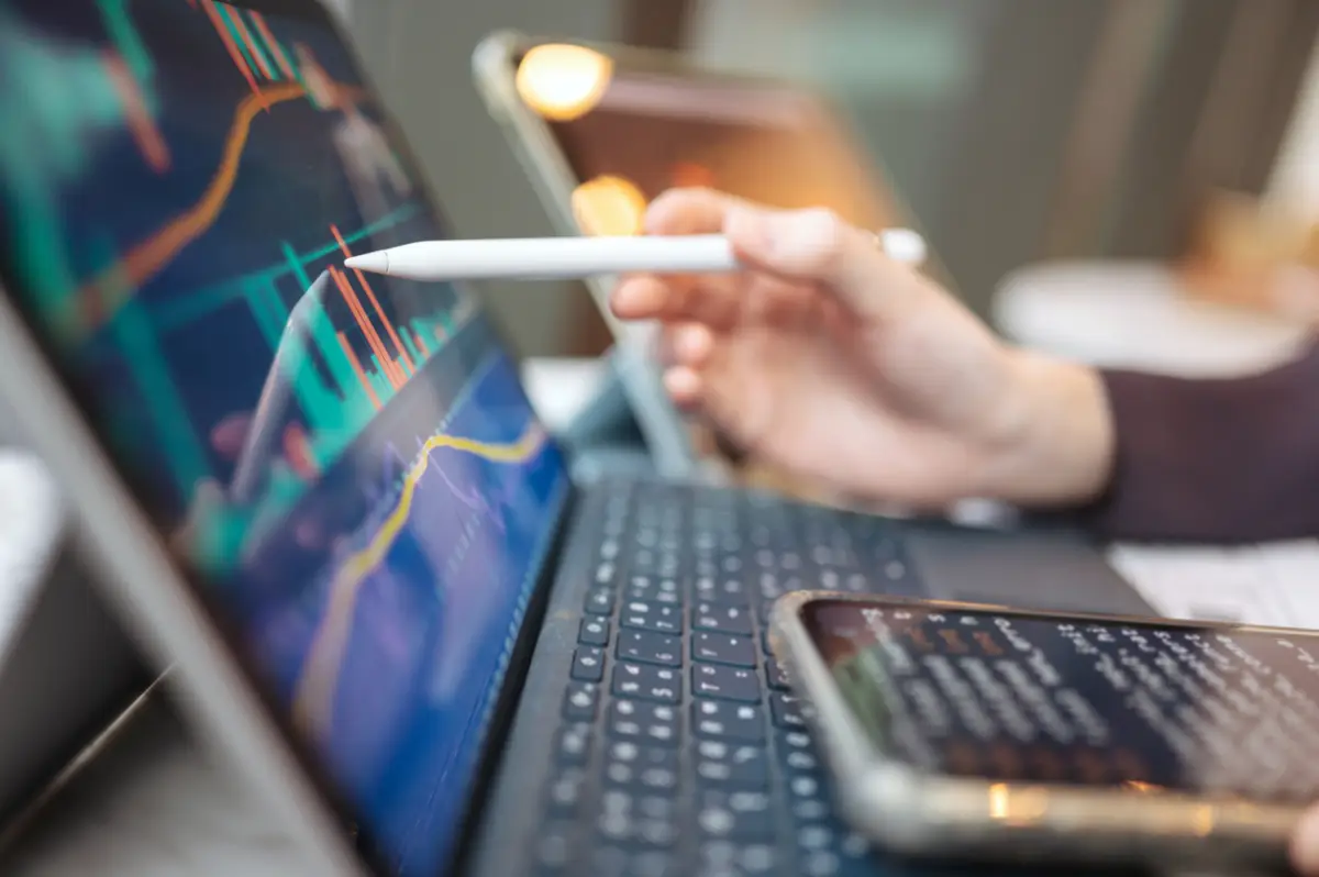 ¿Invertir en maíz, dólares o acciones sin comprarlos hoy? Así funcionan los futuros financieros