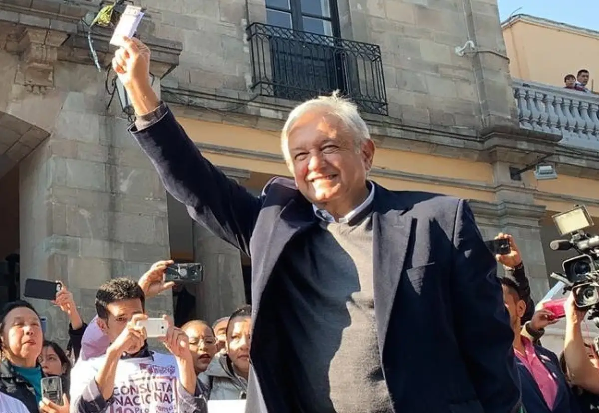 AMLO consulta