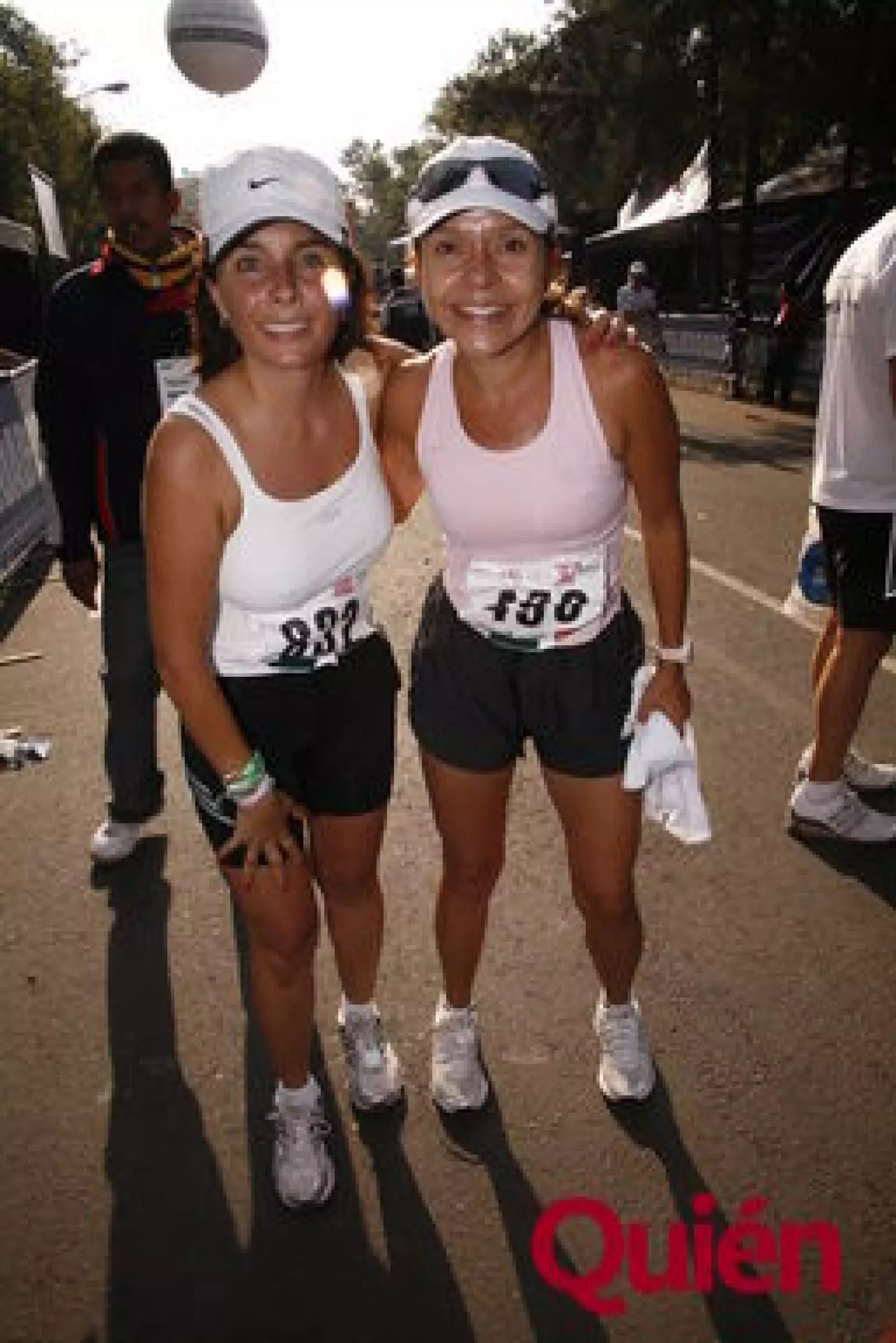 Ana María Lomeli, Claudia Hoyo