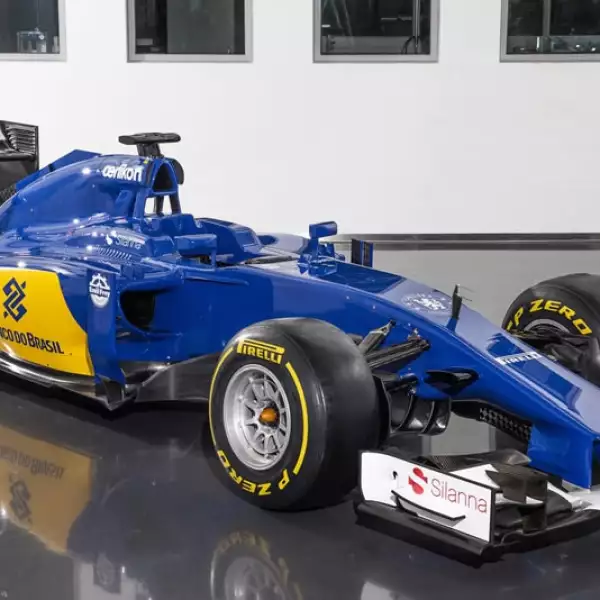 sauber auto lado 2
