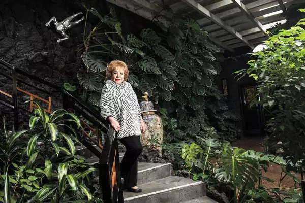 La actriz Silvia Pinal, conoce su biografía, cómo ha sido su vida, su trayectoria y quiénes son sus hijas.