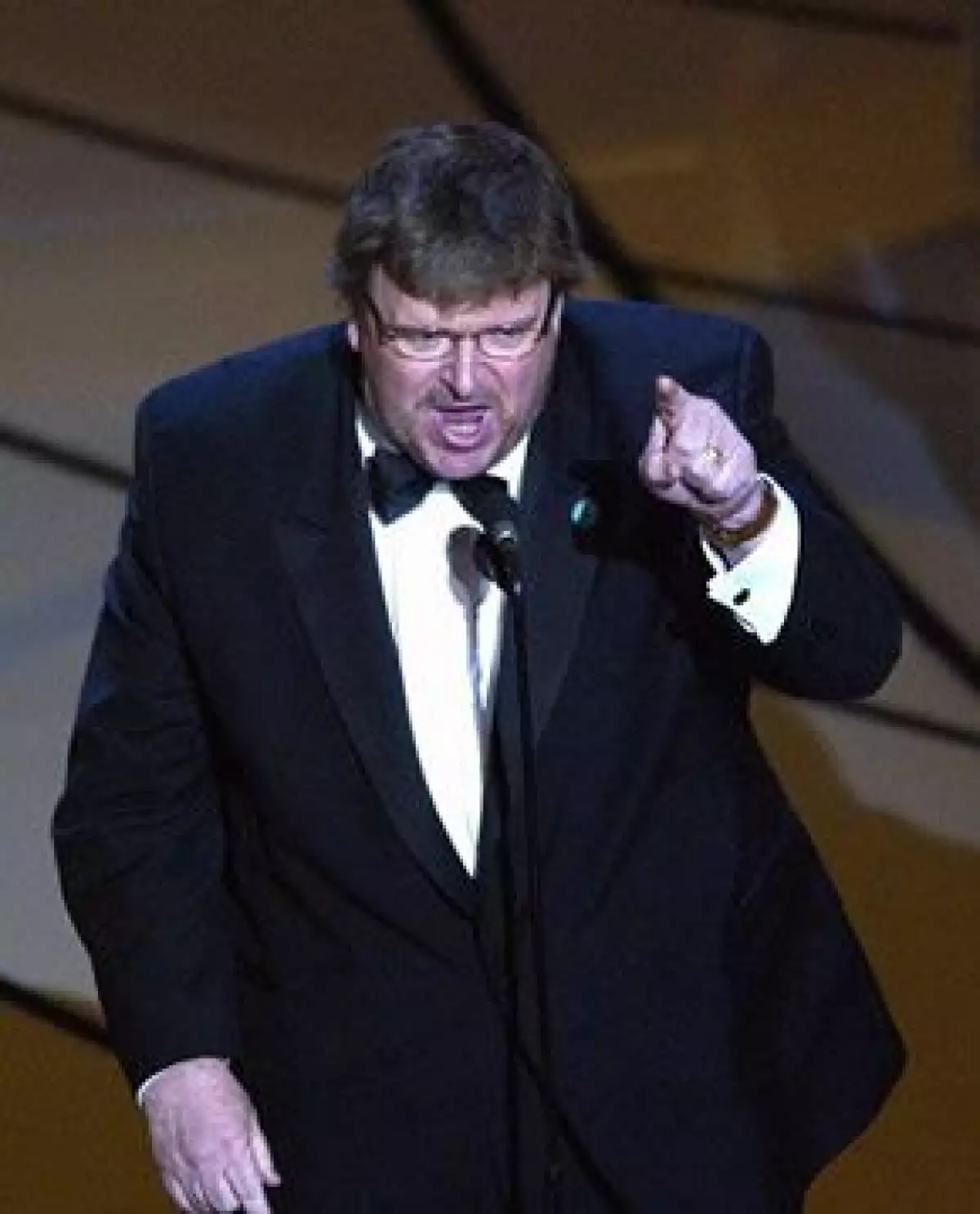 Moore aprovechó el momento para "exponer" sus ideas acerca del presidente Bush.