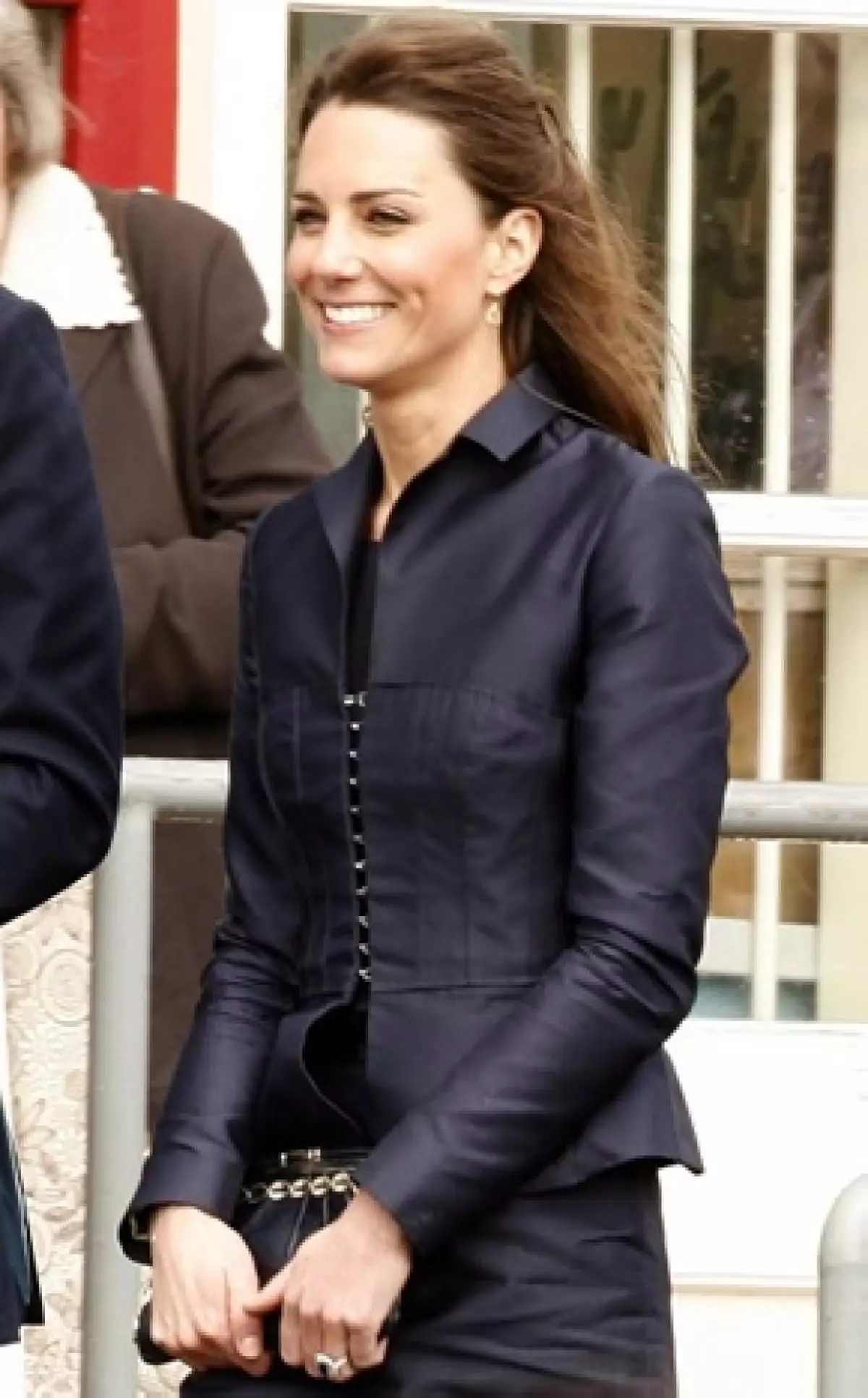 La próxima princesa de Inglaterra, acudió a donde descansan los restos de quien fuera la madre de su prometido, el príncipe Guillermo.