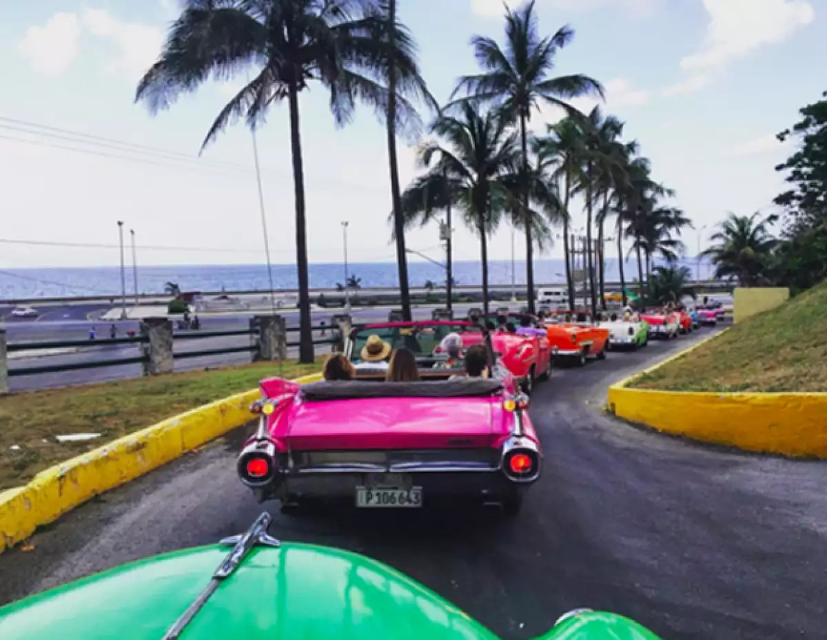 El desfile de la firma francesa coincide con un momento histórico para el país y Quién® estuvo ahí para contarlo. Entre lo más sorprendente: todos los cubanos salieron de sus balcones para verlo.