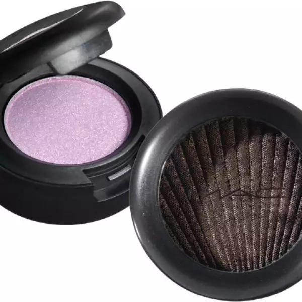 Sombras MAC, nacaradas para un efecto luminoso, de venta en El Palacio de Hierro.
