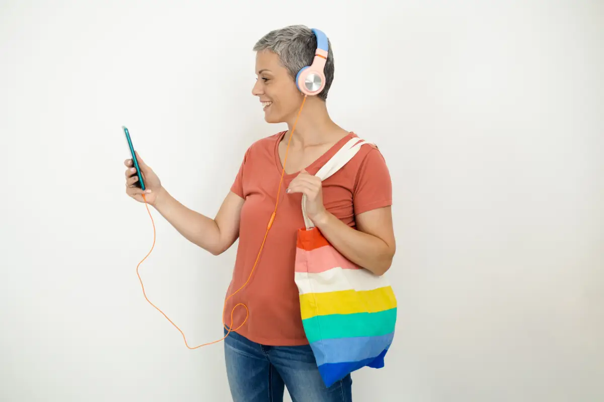 Free the Voices: LLYC lanza un banco de voces sintéticas para reducir la discriminación 