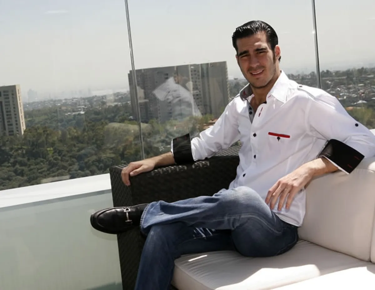 Miguel Torruco esperando a recibir su sesión de spa.