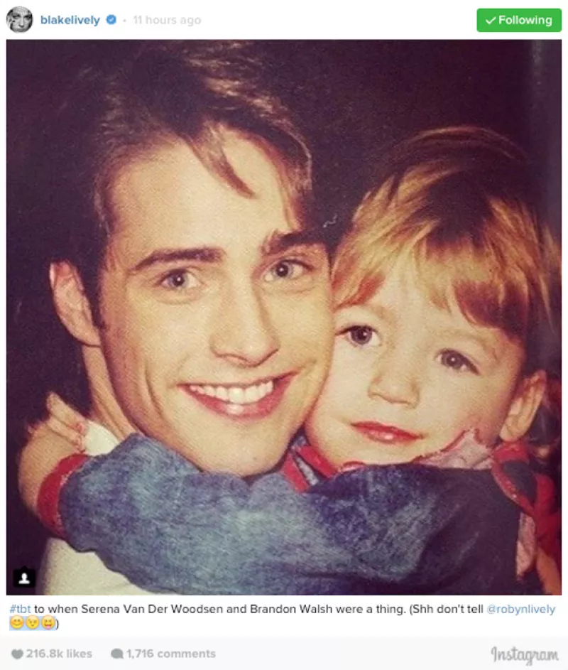 La actriz de Gossip Girl sorprendió a todos al publicar en Instagram una foto en la que aparece con Jason Priestley, justo en la época del éxito de Beverly Hills 90210.