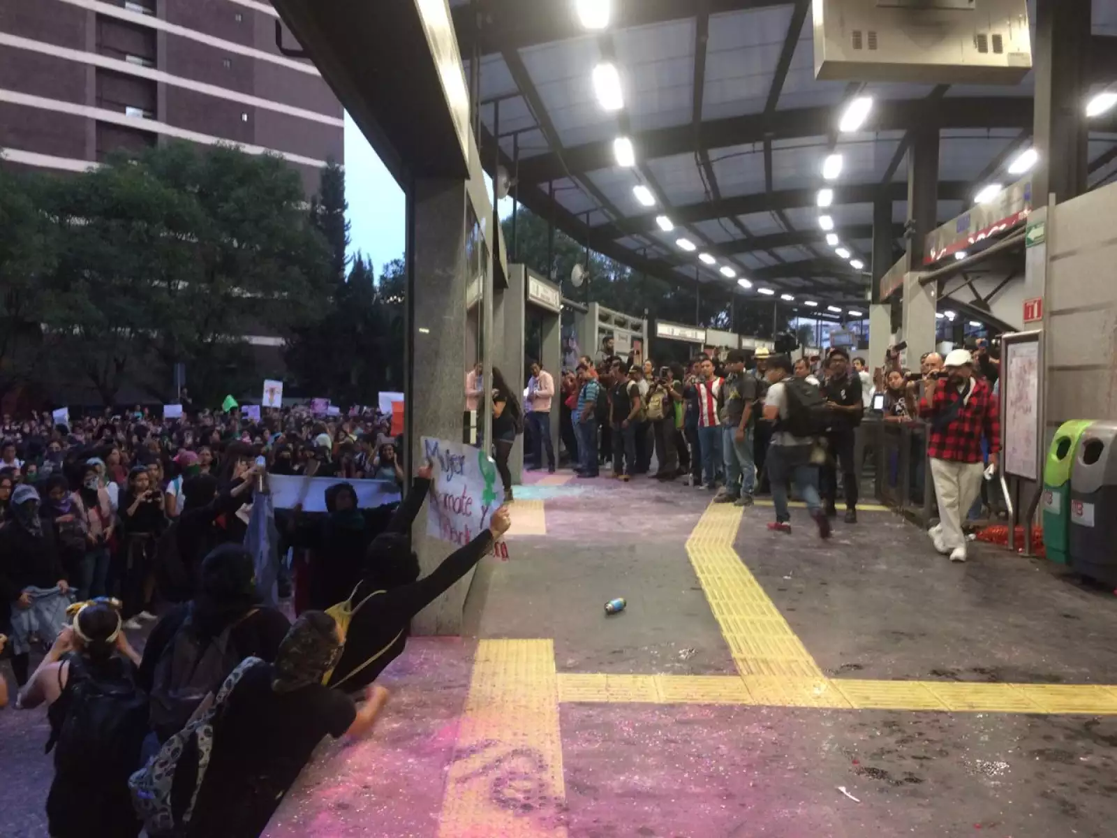 Destrozos en el Metrobús 1