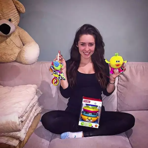 Estos fueron los primeros que recibió la actriz para su bebé, de quien entonces no sabía si era niño o niña.