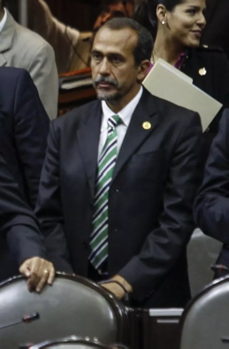 Gabriel Gómez Michel, legislador priista en Jalisco fue secuestrado en Guadalajara, el martes fue hallado muerto en Zacatecas, se dice que su asesinato pudo haber sido un error.