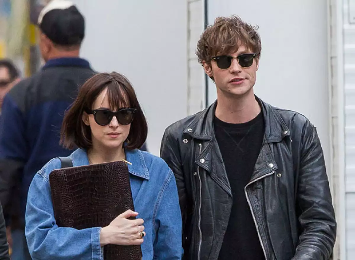 La ruptura entre la hija de Melanie Griffith y el roquero llega tras dos años de noviazgo.