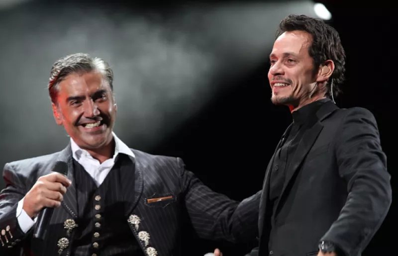Aunque ya se confirmó que será Carlos Vives quien reemplazará a Luis Miguel en la gira con Alejandro Fernández, ahora se afirma que Marc Anthony será el tercer integrante en el tour.