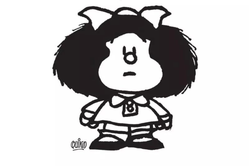Imagen de Mafalda mirando de frente con carita seria