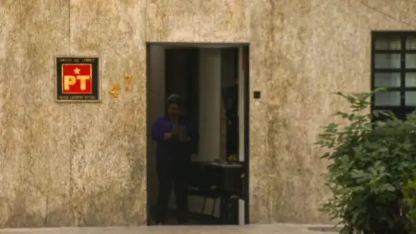 En la imagen se observa la entrada a la instalaciones del PT en la CDMX. 