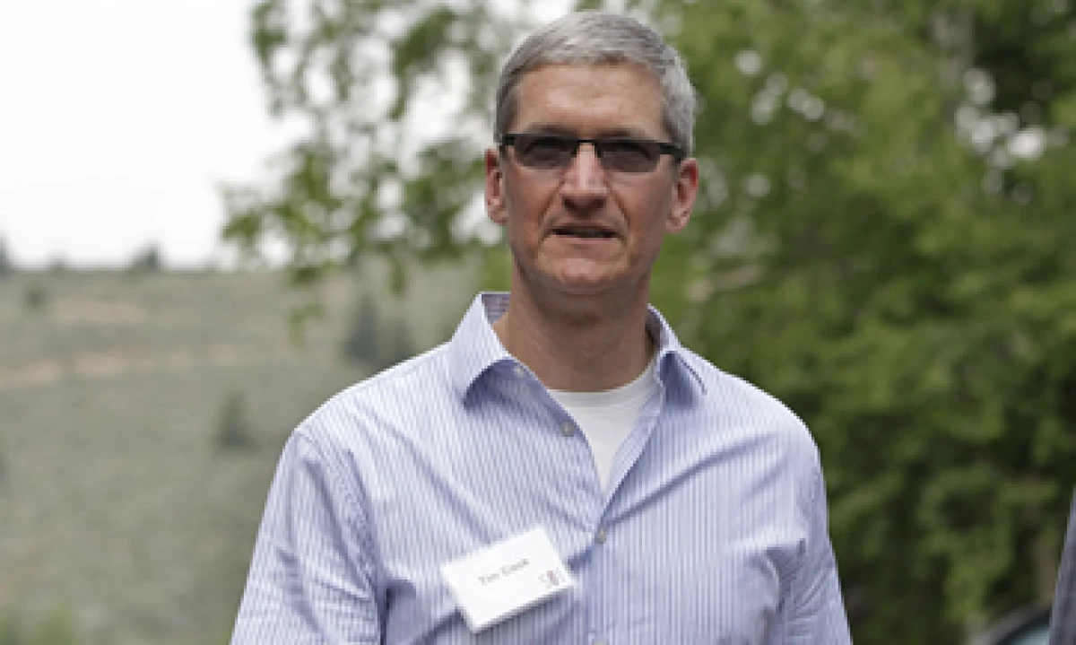 Tim Cook recibió adjudicación de acciones en 2011. (Foto: AP)