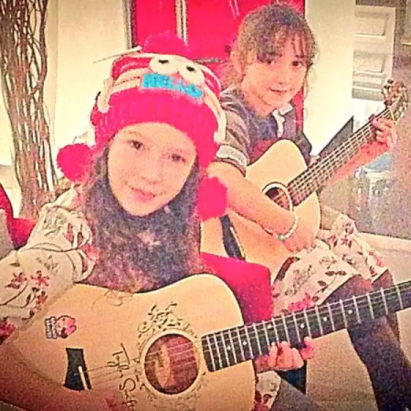 Mía y Nina en Navidad.