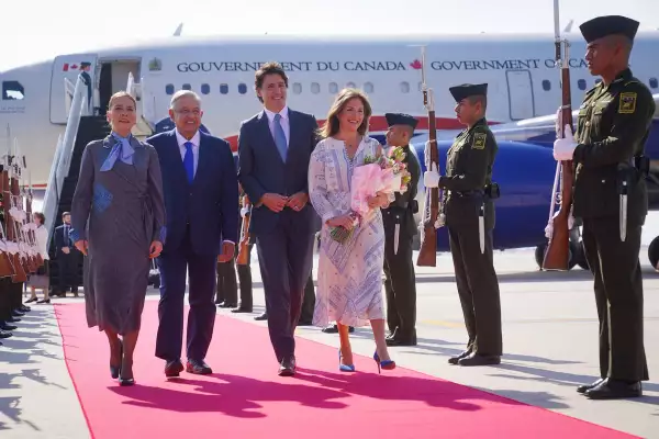 amlo recibe a trudeau.jpeg