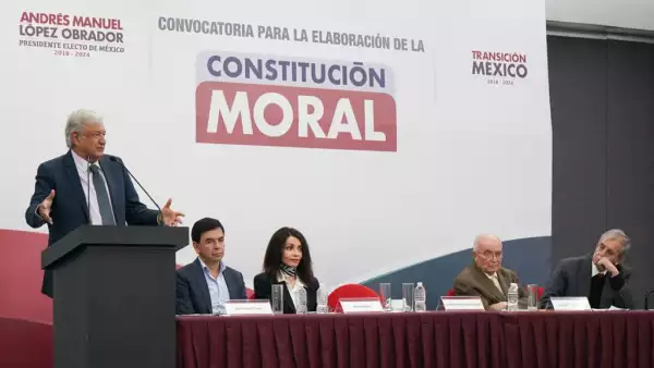 AMLO y Constitución Moral