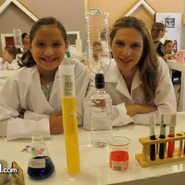 Paulina y Carla Torres