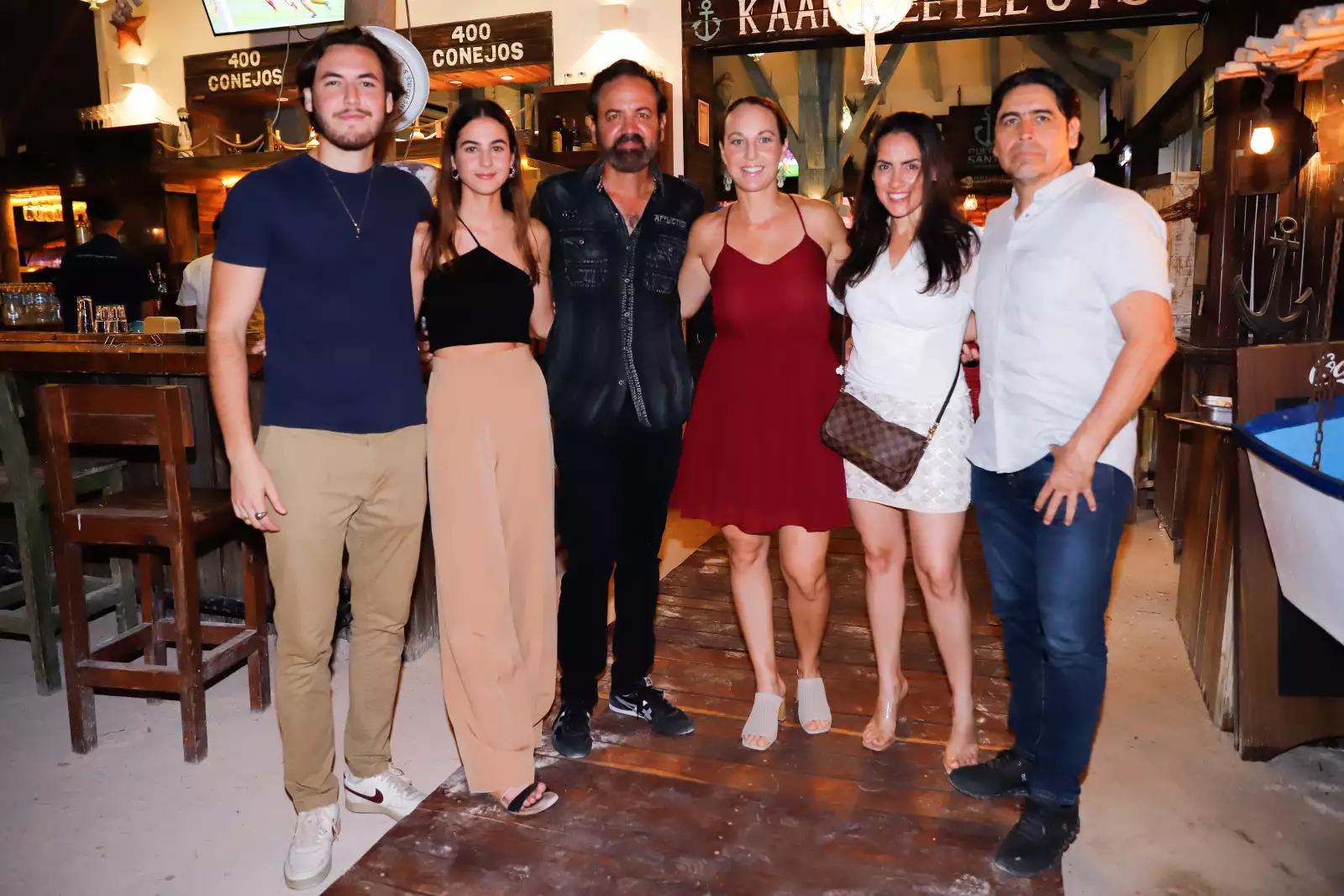 Bruno Díaz, Daniela Díaz , Beto Díaz, Marilú Gutiérrez, Cristina Hass y Luis Peniche