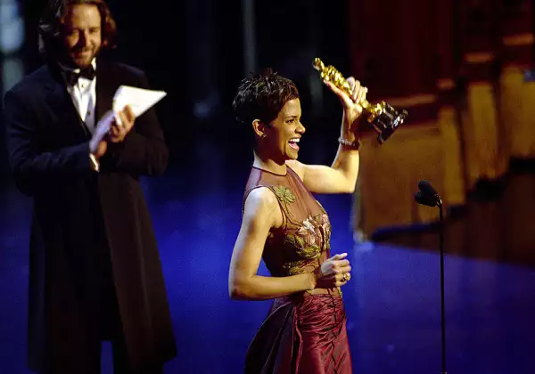 Oscar Winner Halle Berry Winner Accepts The Best Actress Academy Award For Her Performan