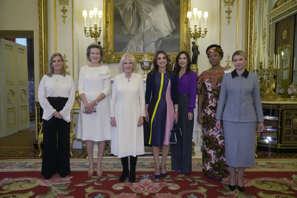Reina consorte Camila y reinas del mundo