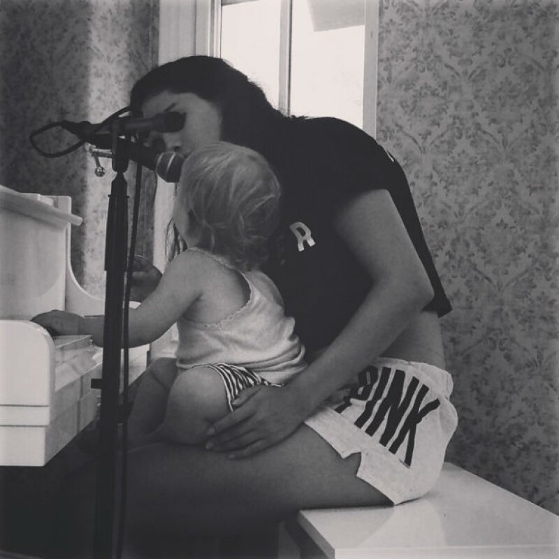 Selena Gomez en uno de sus momentos más tiernos junto a Gracie.