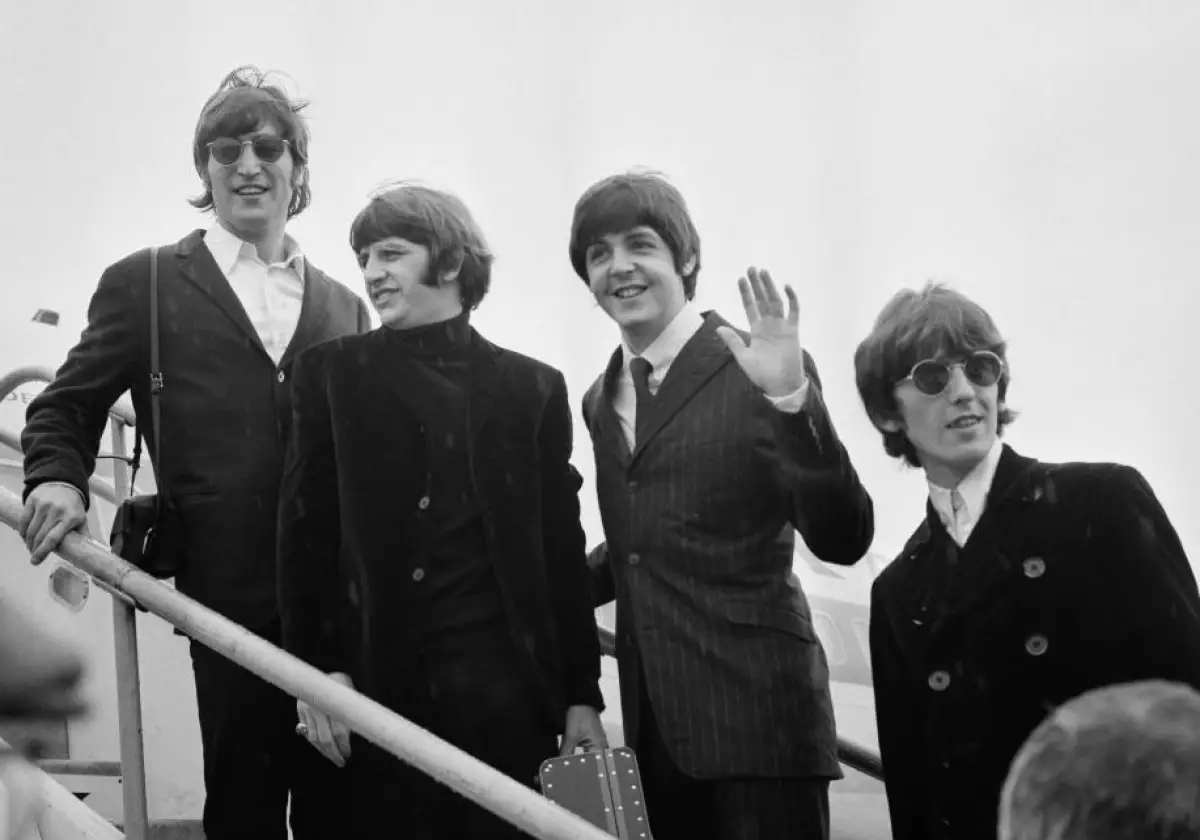 mantel-The-Beatles