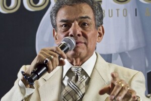 José José planea seguir durante este año con el festejo de sus 50 años de carrera.