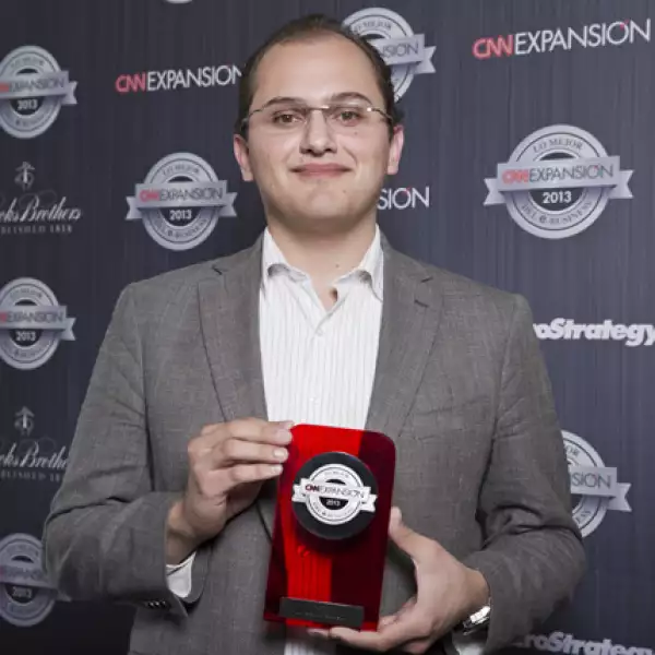 El vicerrector de Vinculación y Mercadotecnia de Universidad TecMilenio, recibió a nombre de su equipo el galardón al Mejor proyecto de Educación. CNNExpansión reconoció su proyecto Feria Virtual de Inscripciones. Los Premios a lo Mejor del e-Business nac