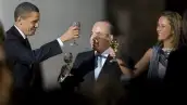 Antes de comenzar la cena, Barack Obama, Felipe Calderón y Margarita Zavala chocaron sus copas para brindar por la visita del mandatario estadounidense a México.