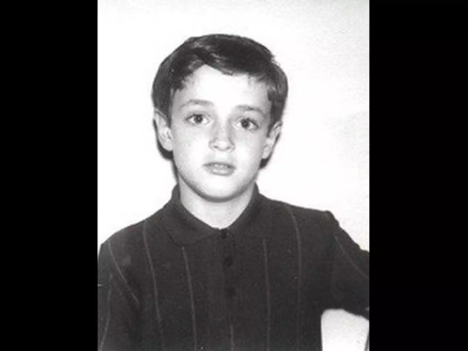 Su nombre completo es Gustavo Adrián Cerati Clark, nació en Buenos Aires Argentina el 11 de agosto de 1959.