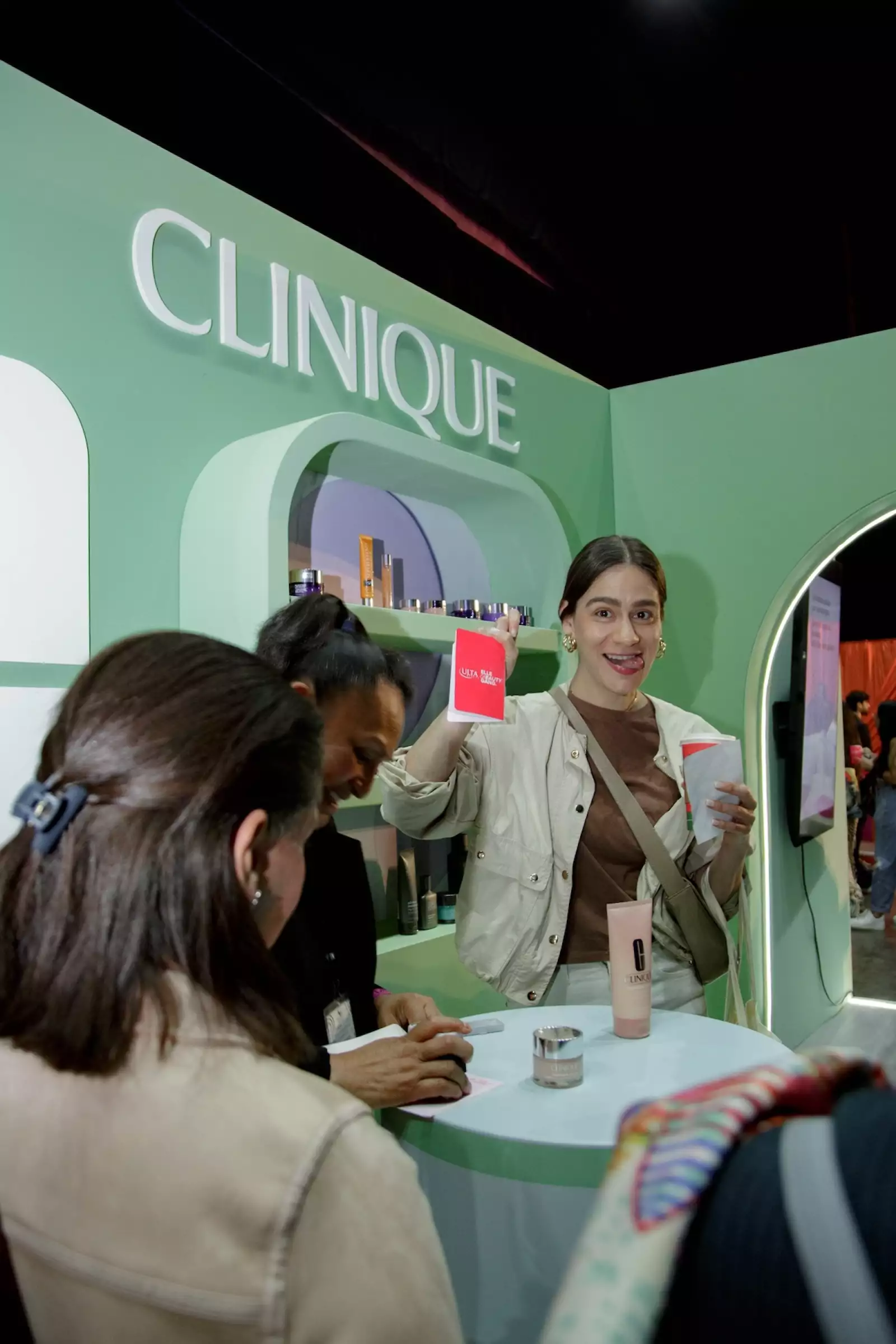 Clinique arrasó en ELLE Beauty Gang con un booth y una masterclass.
