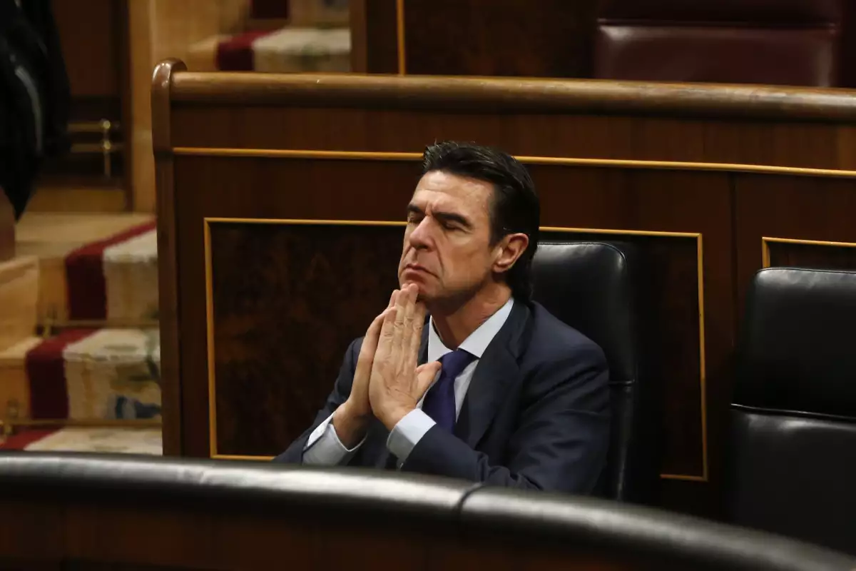 El ministro de Industria de España, José Manuel Soria, reconoció haber cometido "errores".