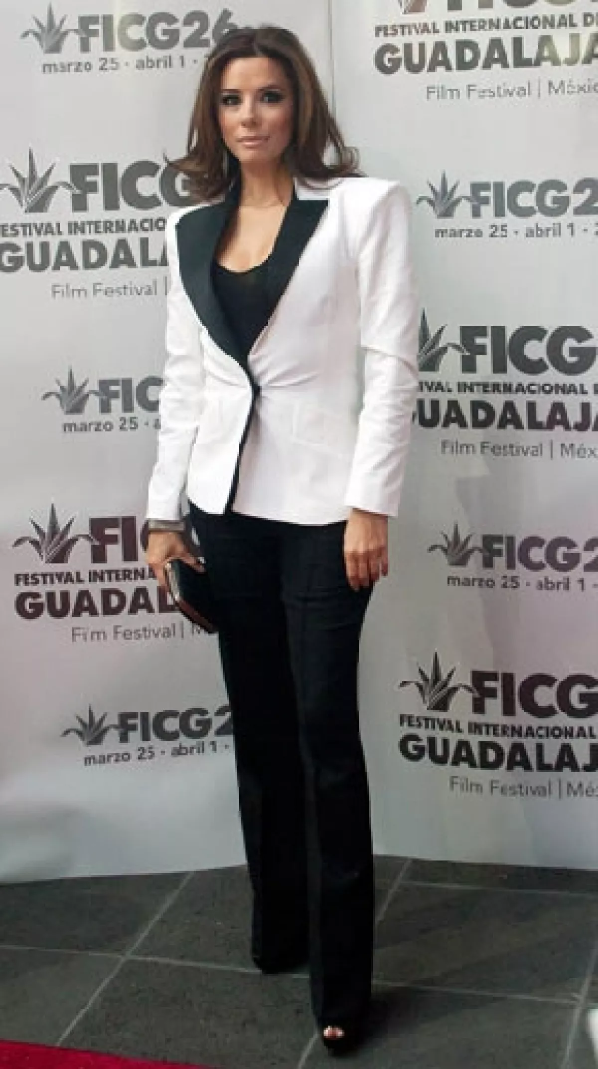 Eva Longoria lanzará un libro de cocina en abril.
