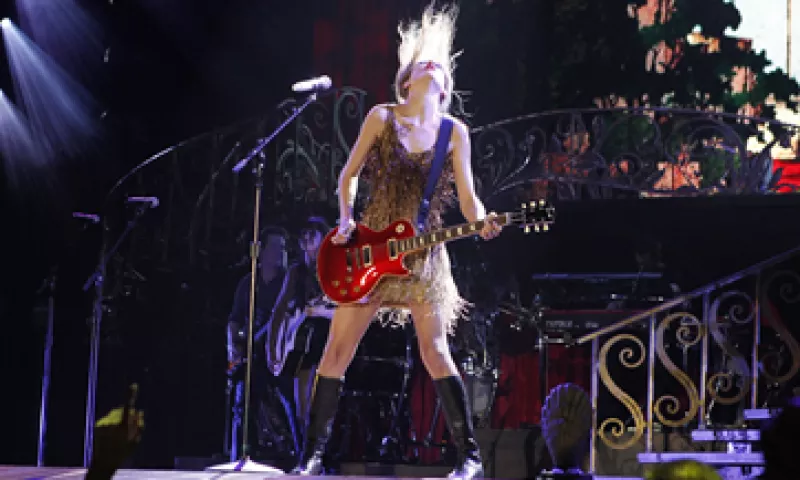 La artista estadounidense Taylor Swift obtuvo en un año 57 mdd, según Forbes. (Foto: AP)