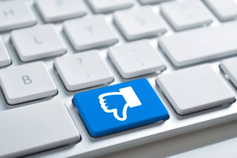 regulaciones más duras a Facebook