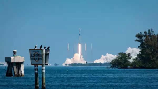 Starlink pierde 40 satélites por tormenta espacial