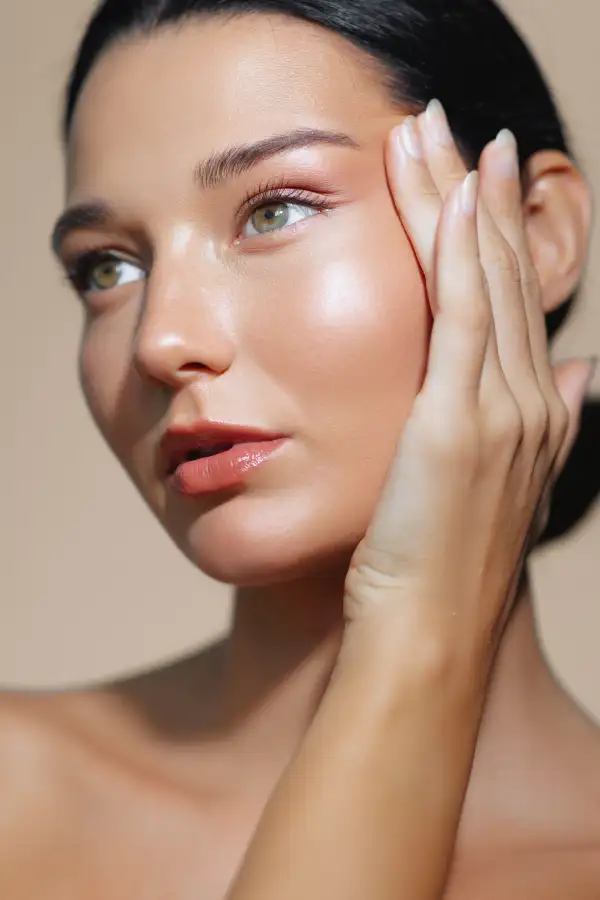 Beautiful,Close-up,Portrait,Of,A,Latina,Woman,With,Radiant,Skin