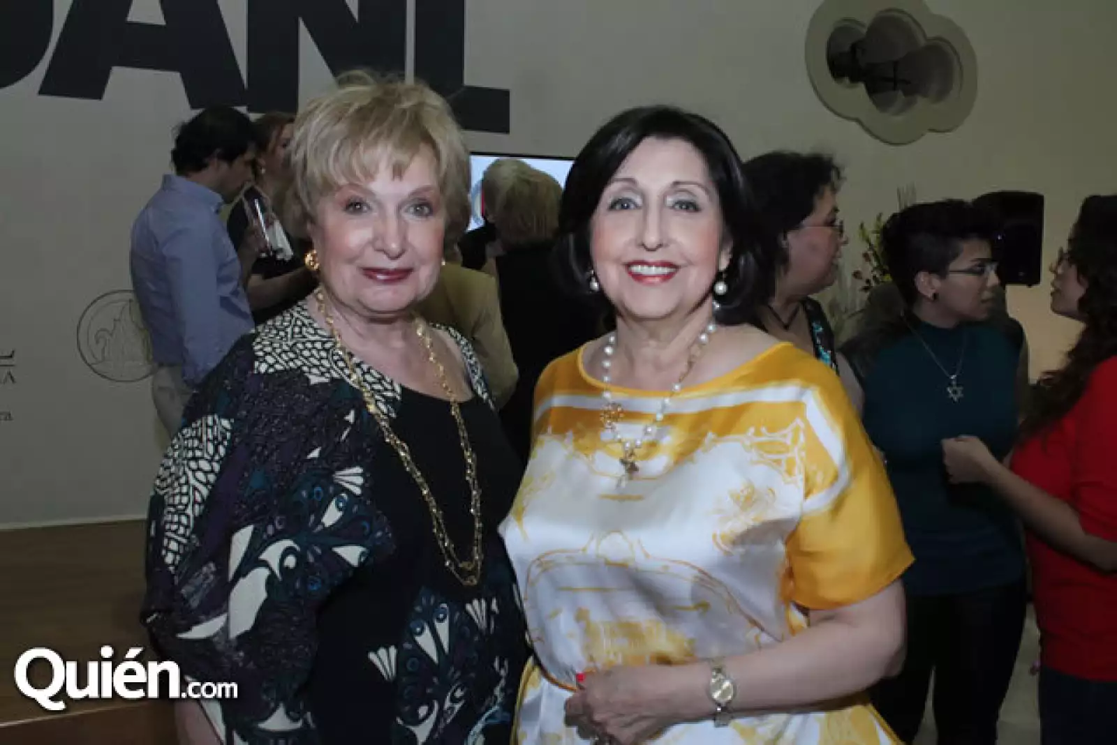 América Domínguez Lozano,Magdalena Garza .