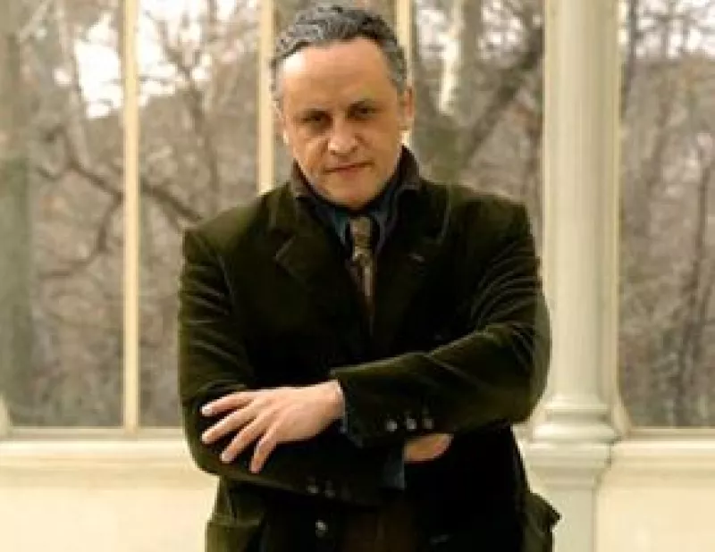 La exposición se llevará a cabo del 3 de diciembre próximo al 1 de marzo de 2010 y abarcará los recientes 20 años de la obra del artista mexicano.