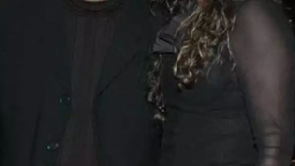 La cantante mexicana aseguró que no se está divorciando de su esposo y dijo que Manuel es el amor de su vida.