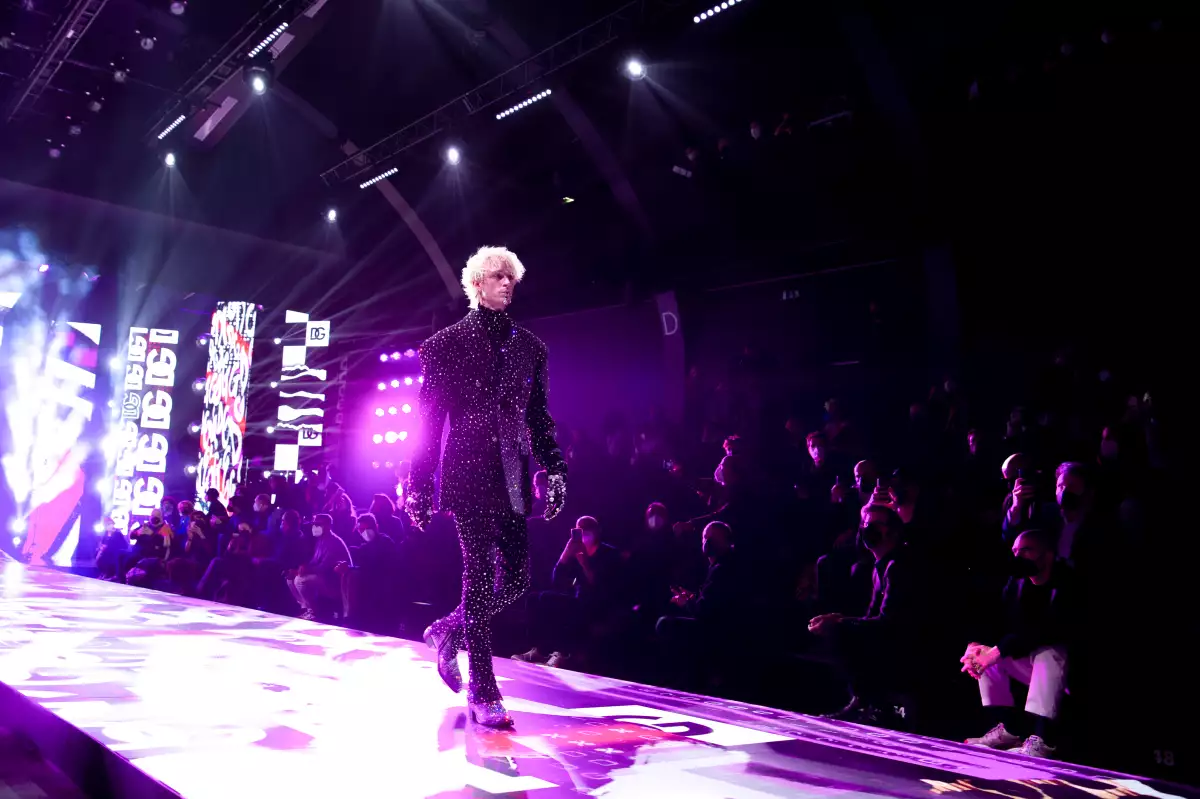Dolce&Gabbana_Men's Fashion Show_FallWinter22-23_MGK_APPROVED (1).jpg