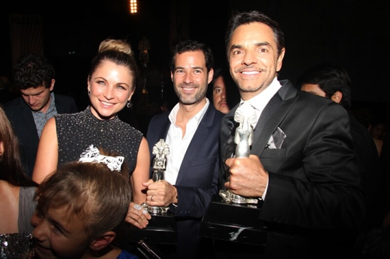 Ludwika y Emiliano con Eugenio Derbez, quien también se llevó premio como Mejor Actor.